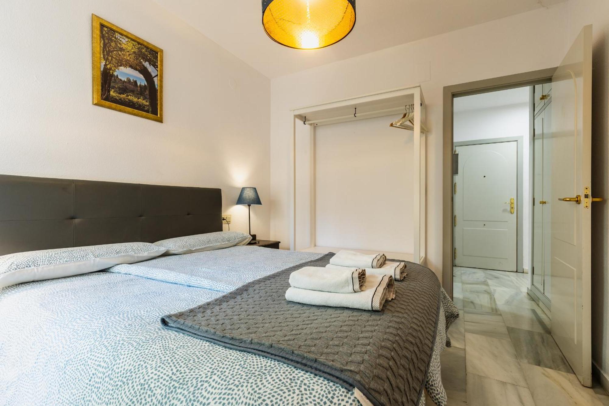 Apartamentos Ruta De La Sierra Cenes De La Vega Eksteriør bilde